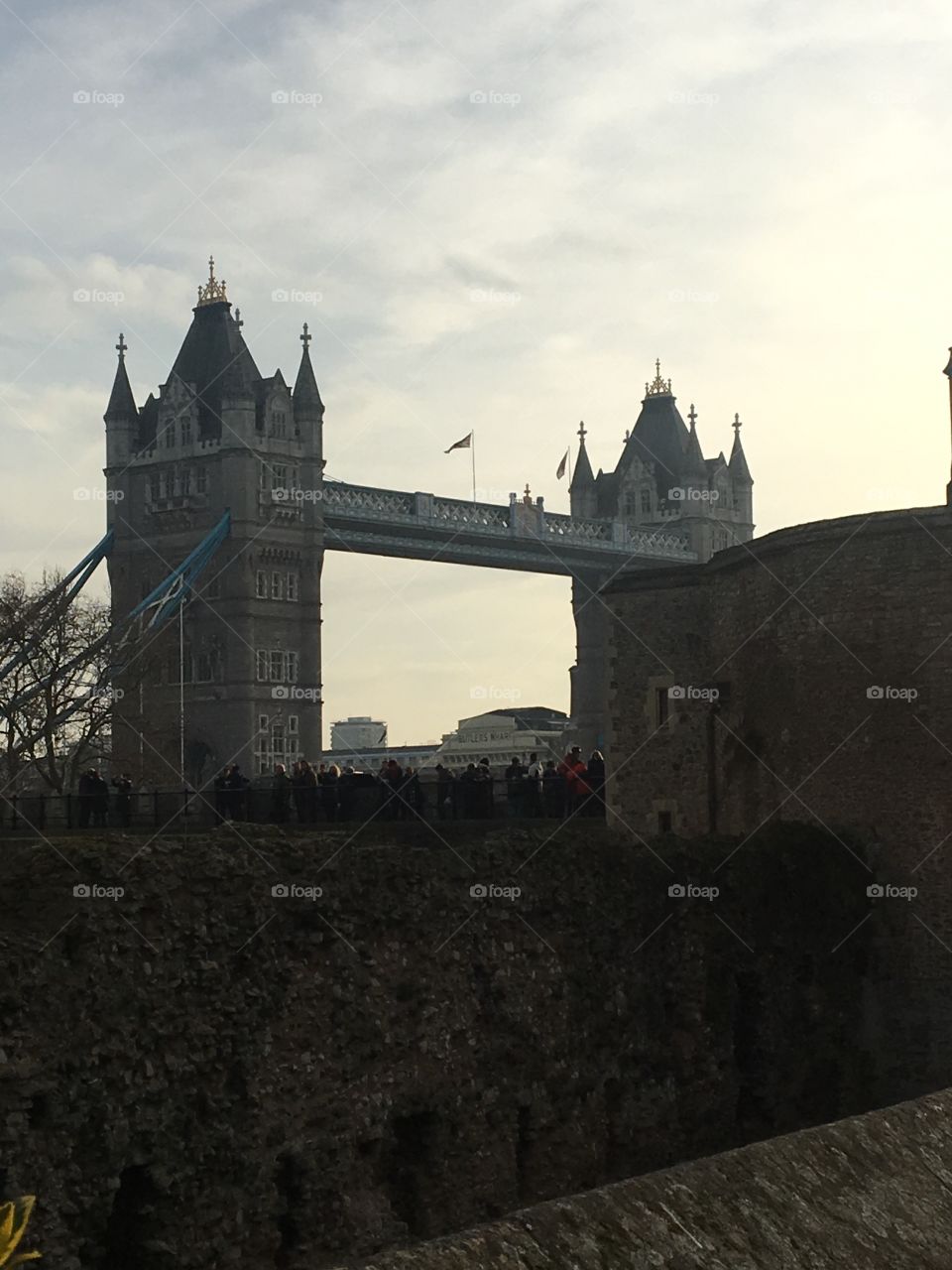 London bridge on a foggy day