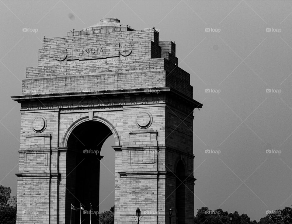 A portrait of INDIA GATE that shows respect of 80000 dead soldiers who died in world war 1.. Hats off to Indian army #Proud to be indian #Black and white world