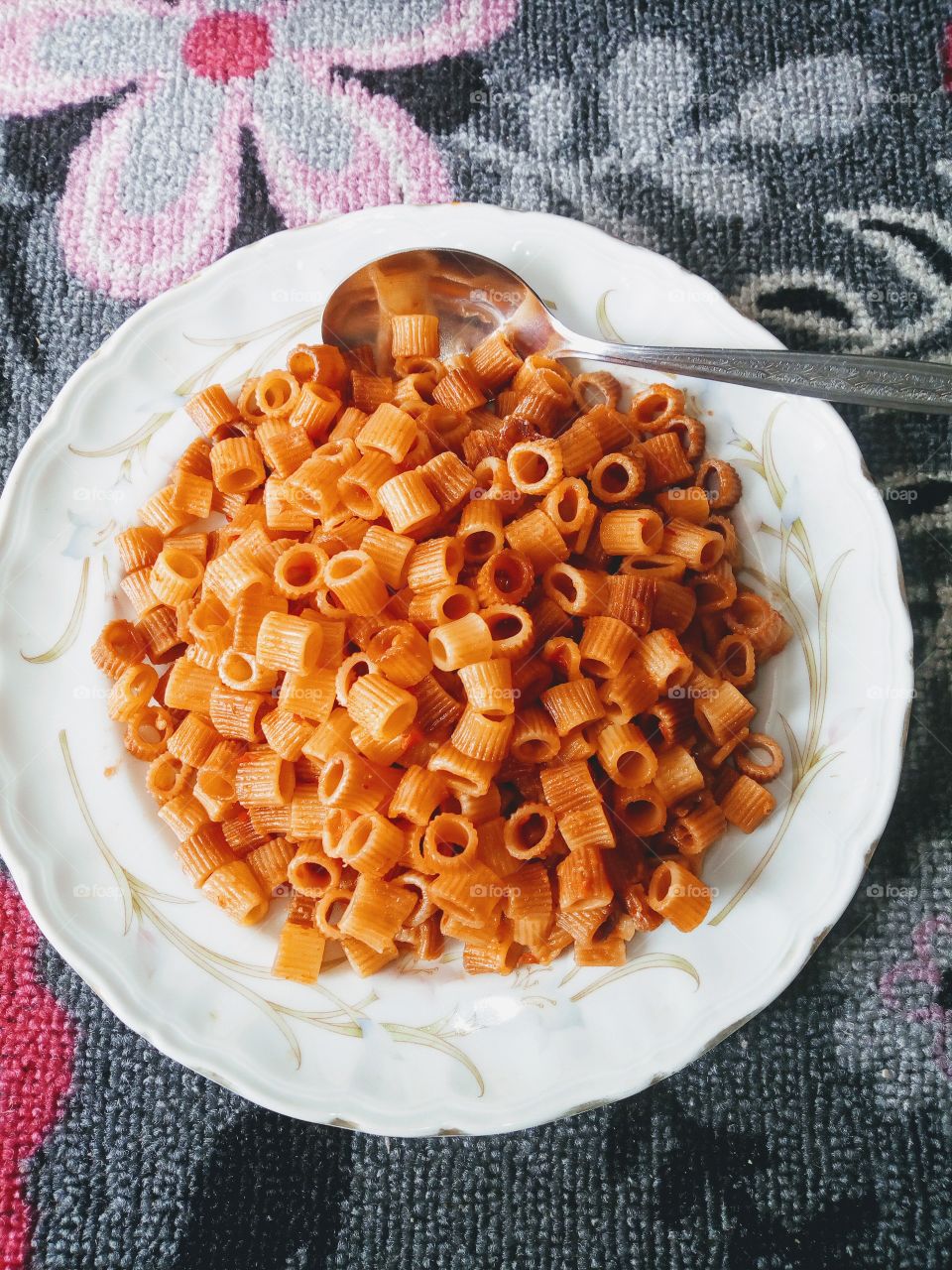Cooked pasta with warm sauce