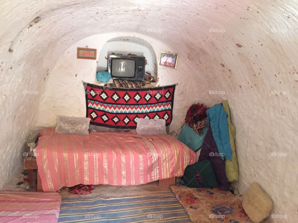 La chambre d’ado dans une maison Troglodyte, désert de Matmata En Tunisie