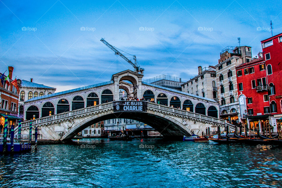 A bridge in Venice with a "Je Suis Charlie" sign.