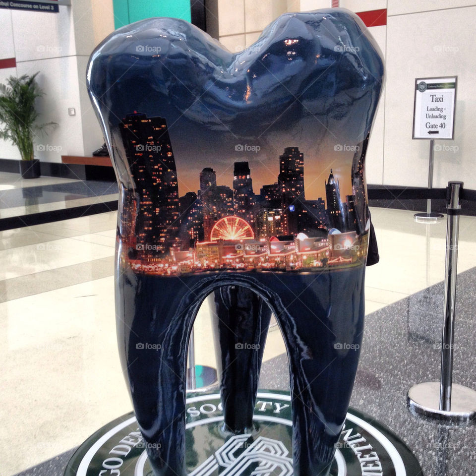 Tooth statue