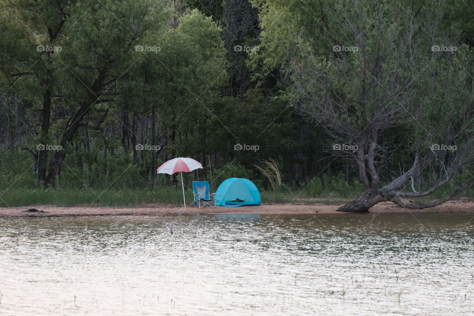 Fisherman ready, tent (for the dog?). 