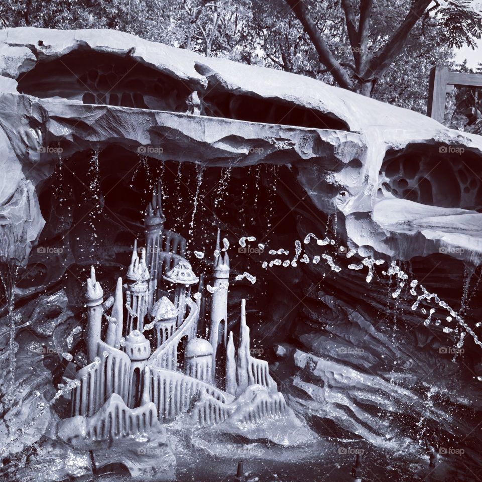 rocks water monuments