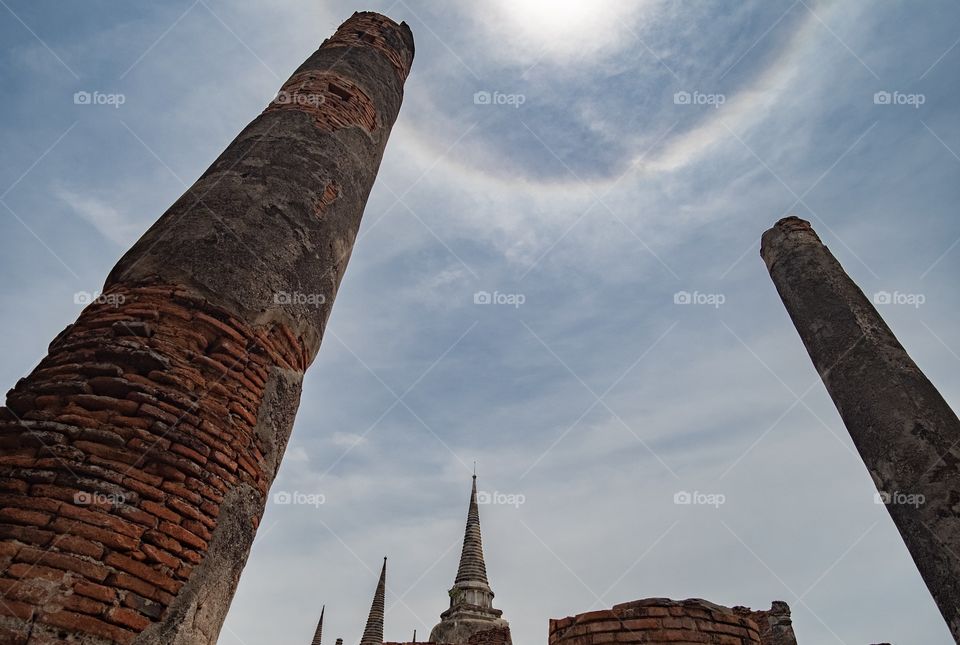 Thailand-June 25 2019:The sun halo over The three King’s pagoda at Wat Phra Si Sanphet in Ayuthaya , it was the grandest and famous pagoda.