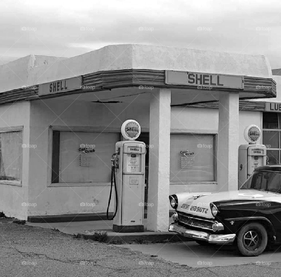 Retro Shell Gas Station - Black & White