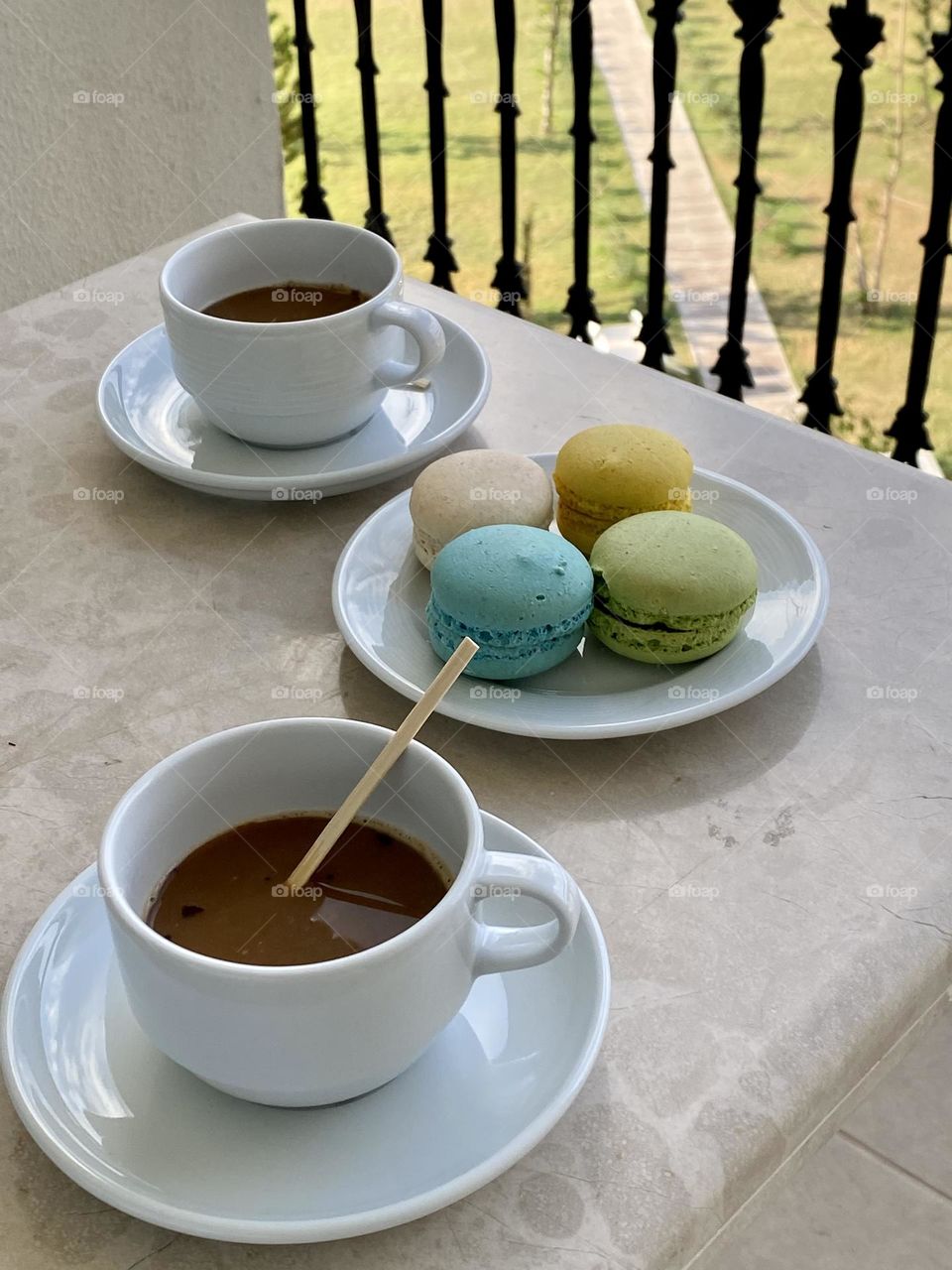 Colourful macarons and cups of coffee 