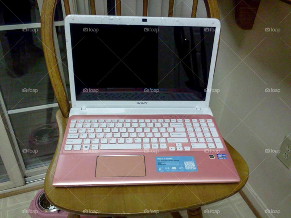 new computer. it's here and it's PINK!