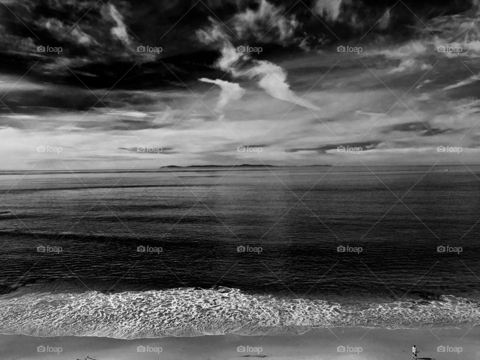 Ocean meets the sky black and white