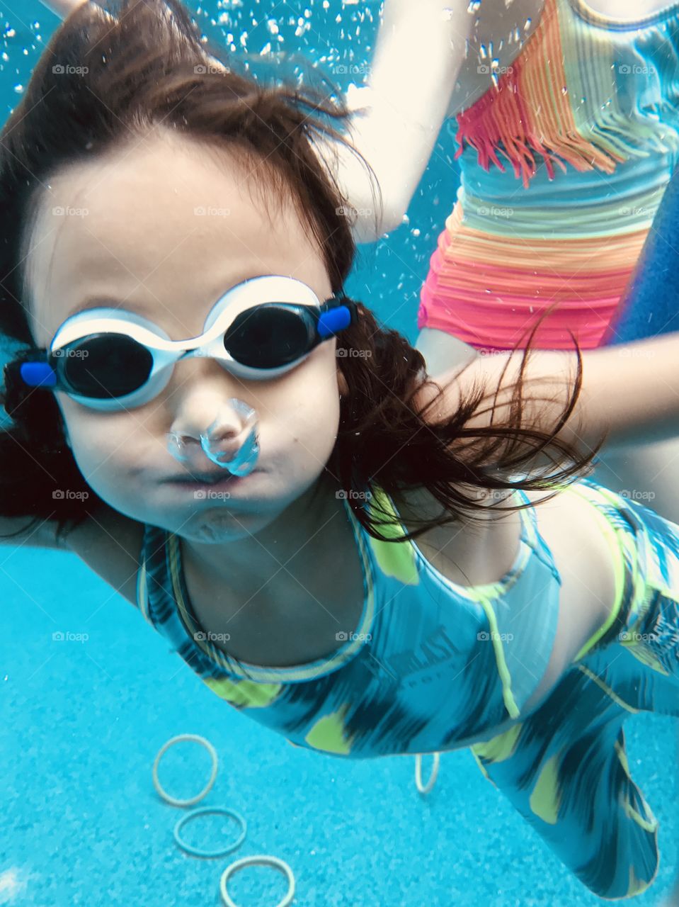 Underwater memory posed 