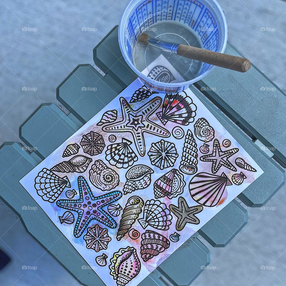 Magic seashell painting, painting with toddlers, arts and crafts outside