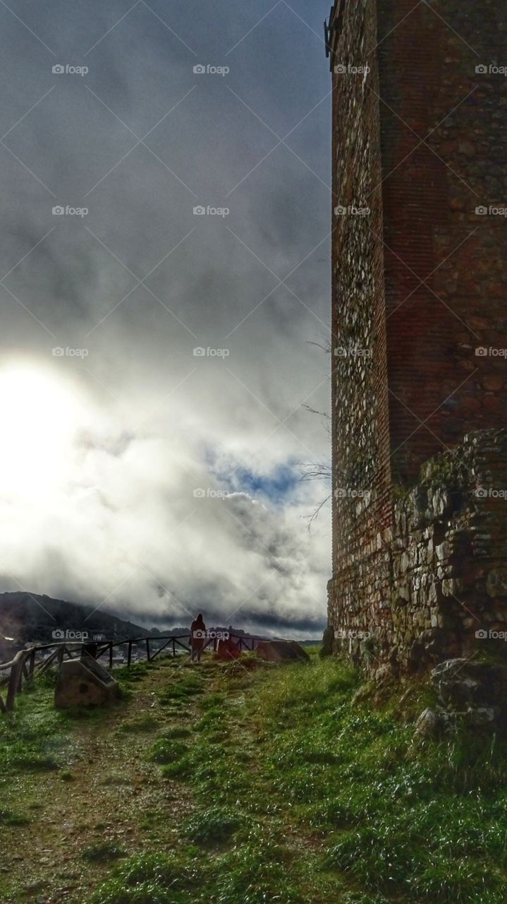 Misterious image between a castle