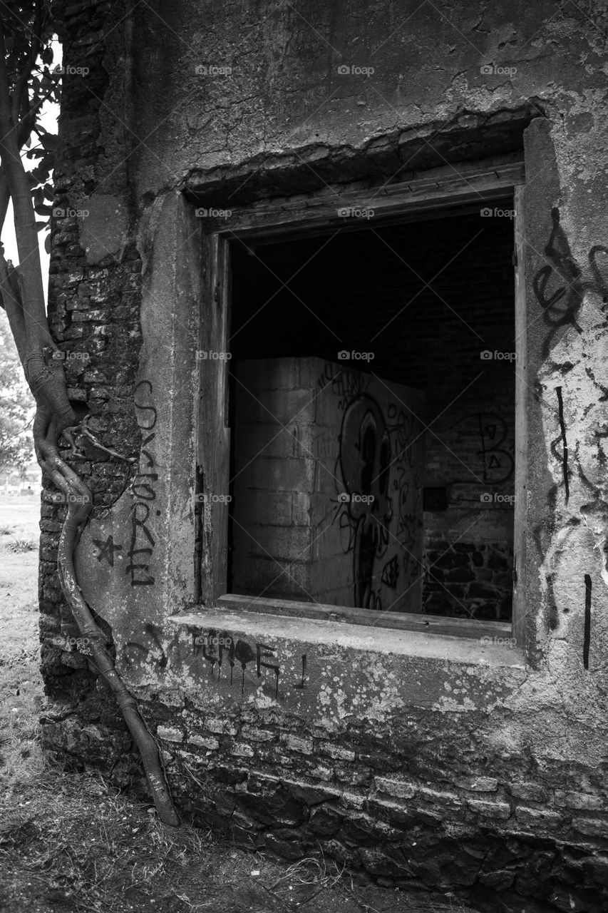 Nombre: Ventana iglesia abandonada.