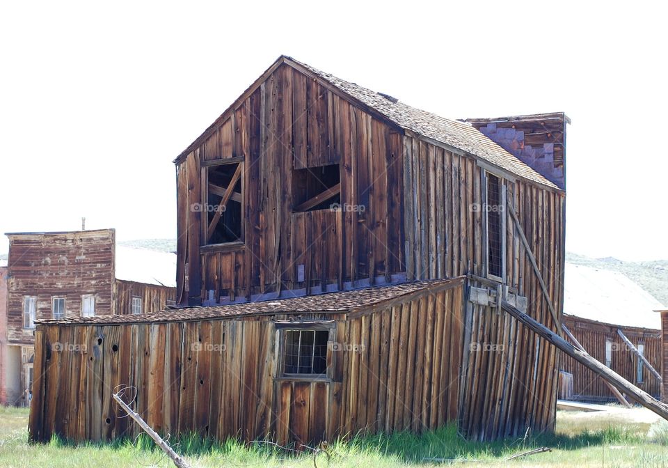 Leaning barn