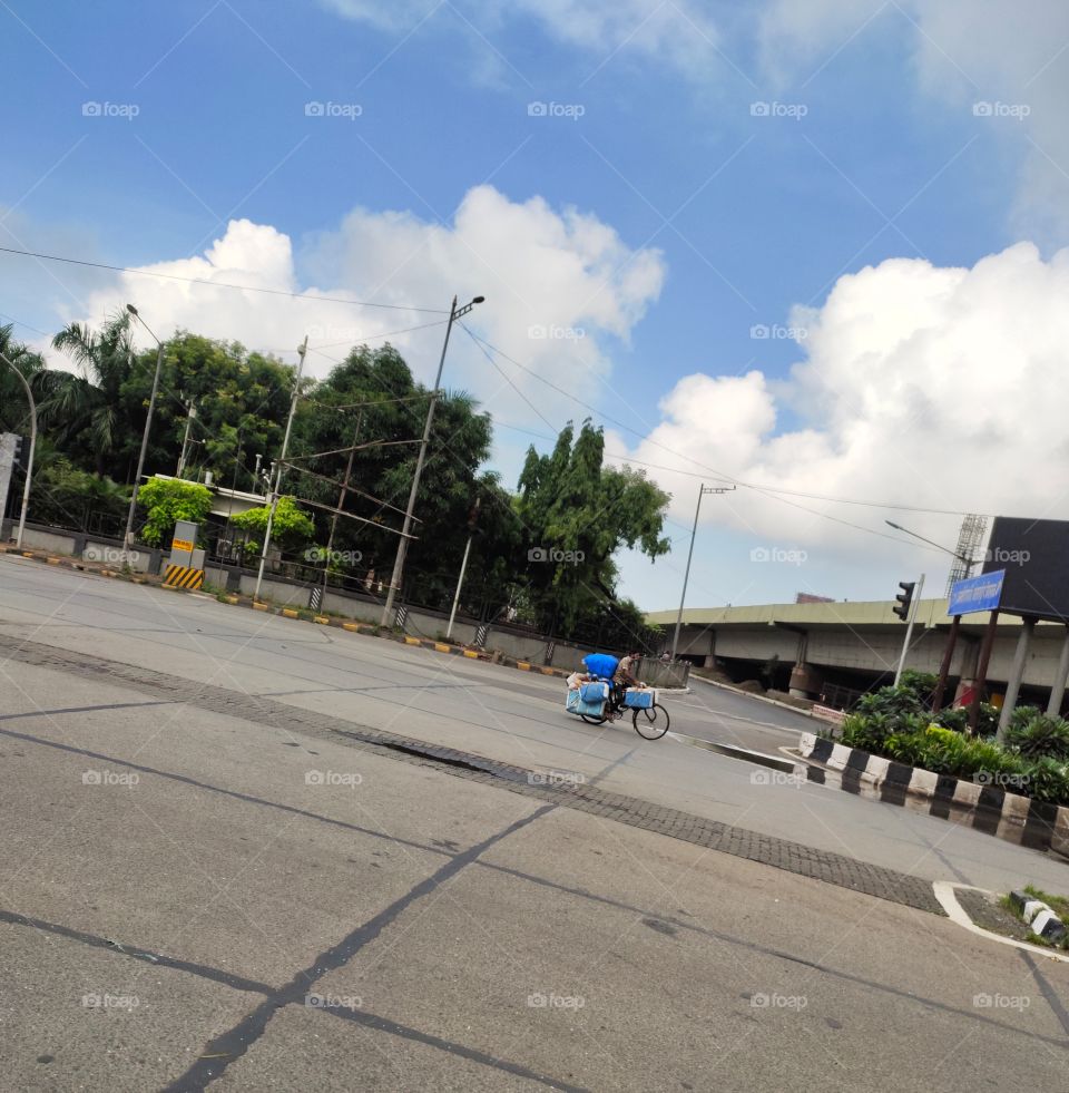 Amazing Trijunction
Cloudy weather ☁️💭☁️
Flyover 🎢
Park 🌿🍀🌱🌴
Highway 🛣️🛣️