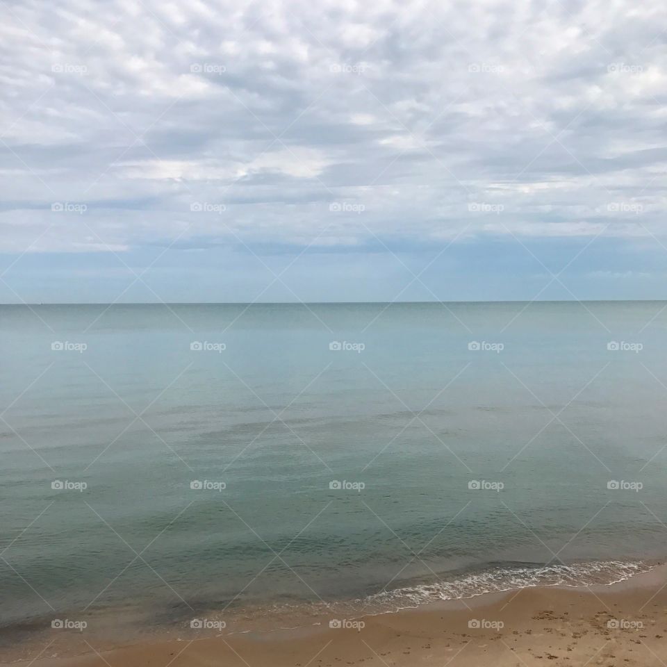 Horizon on the lake