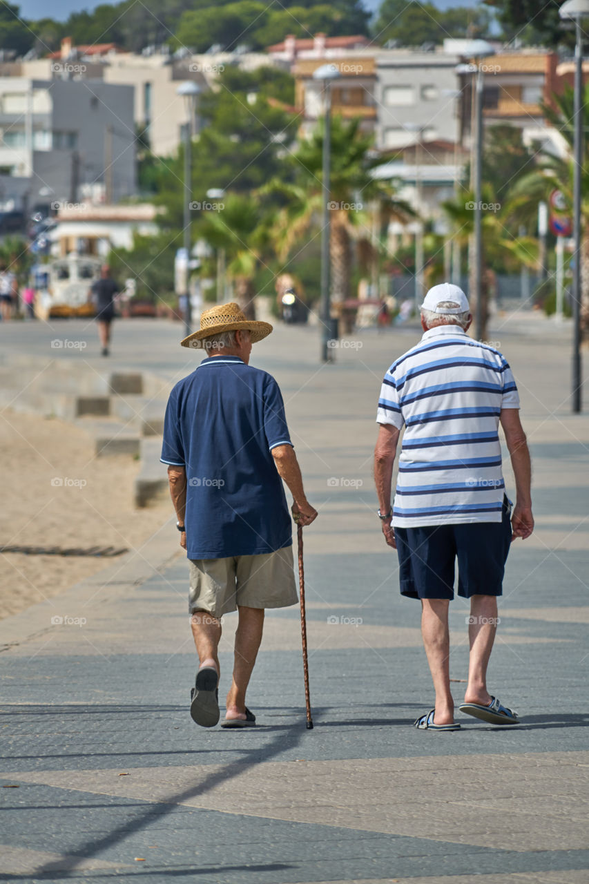 Elderly cousins couple