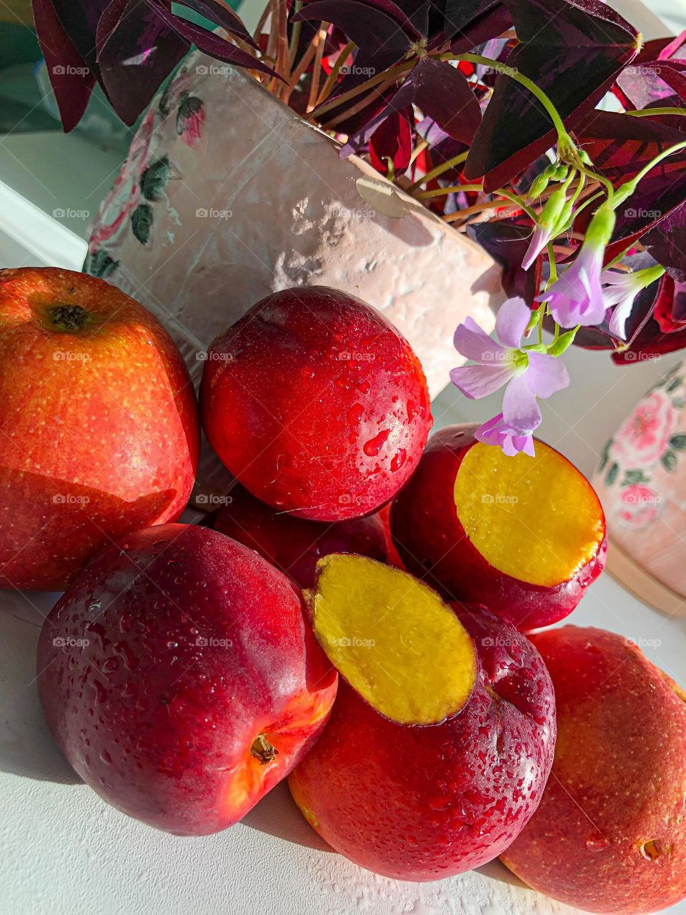 Яблоки. Персик 