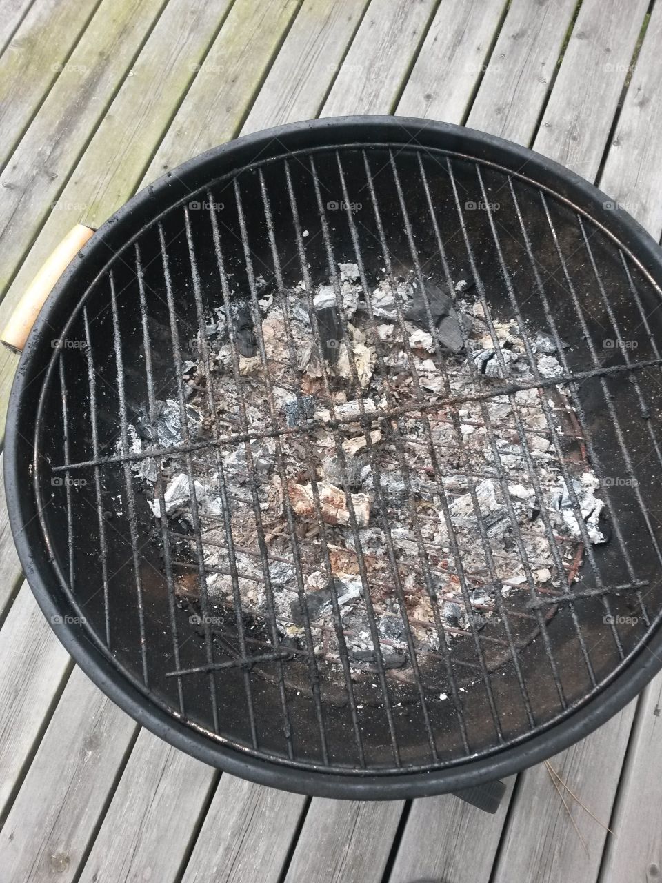 discusting grill. somebody left it like this.
