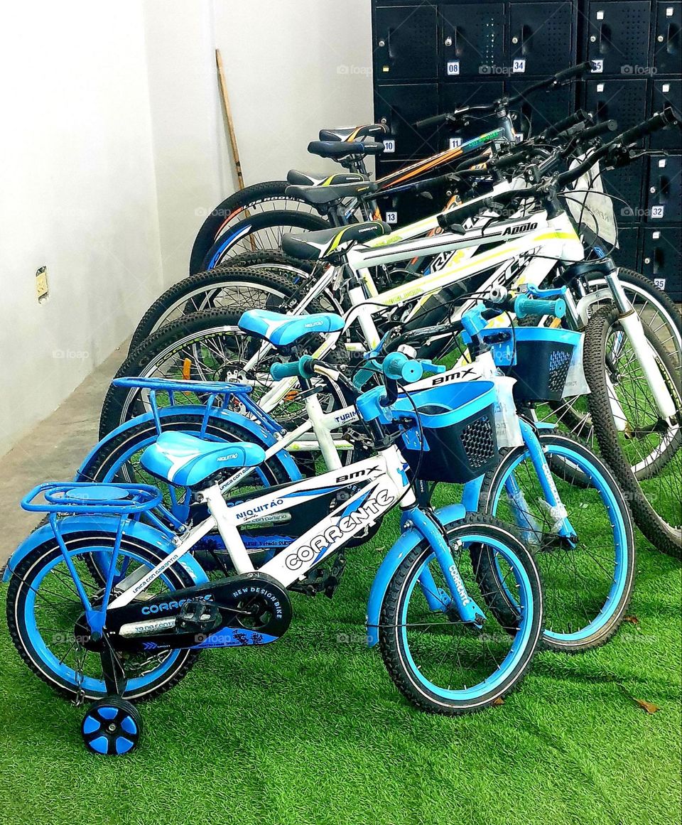 variety of bike sizes, parked for people to enjoy