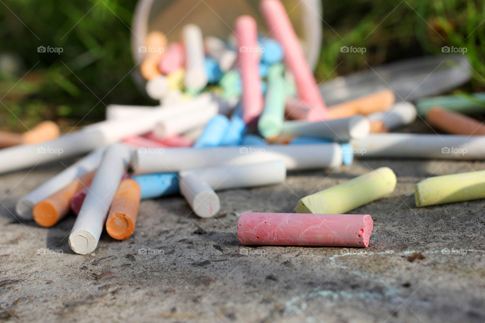 Chalk, crayons, colored crayons, drawing crayons, drawing, drawing on asphalt, children's drawing, drawing on the asphalt, drawing on the road, painted house, painted sun, dandelions, landscape, summer, grass, sun, heat