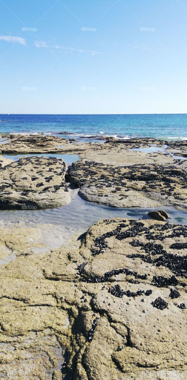Rocher et plage bretonne