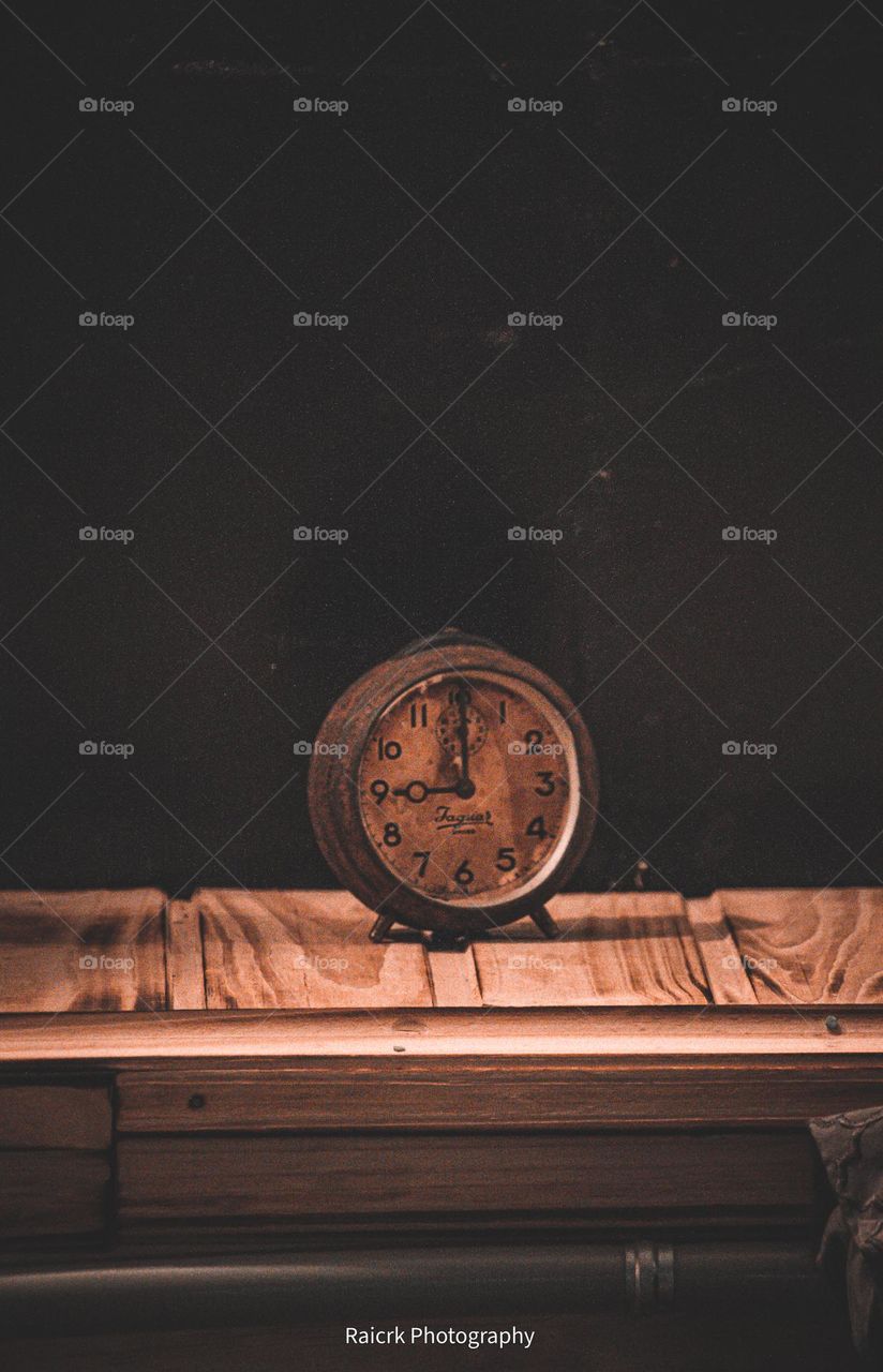 Não espere que o tempo passe, e sim corra atrás do tempo perdido.