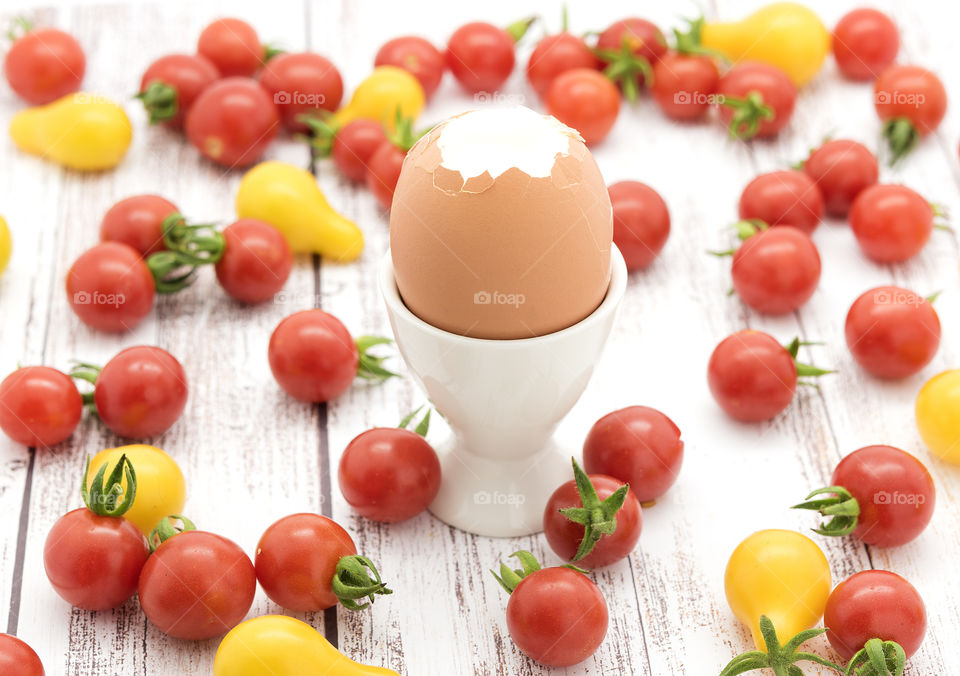 Boiled egg and tomatoes