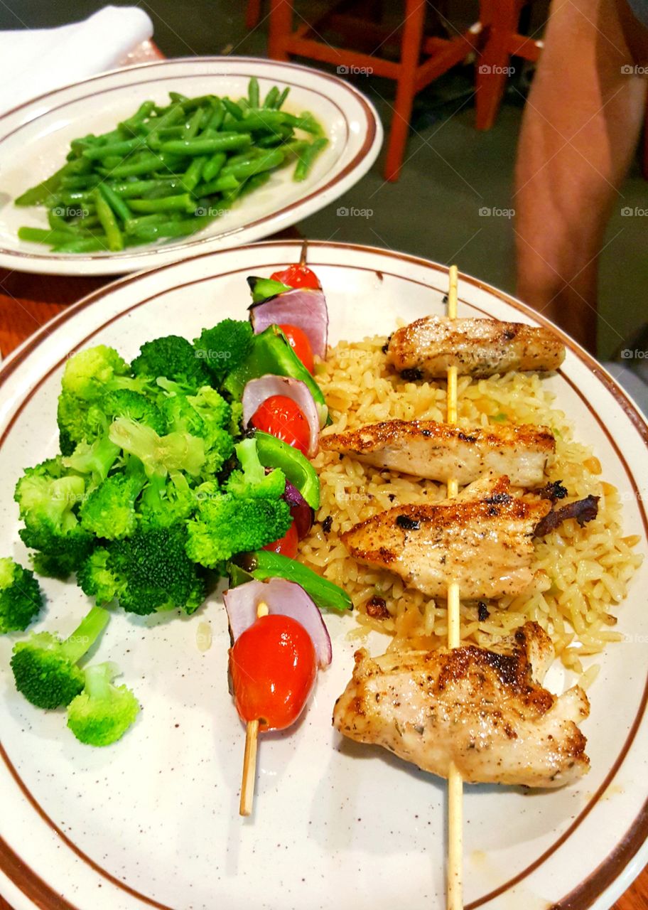 Chicken, tomatoes and broccoli