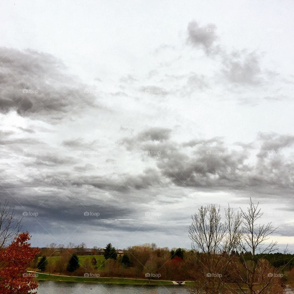 Overcast on the lake 