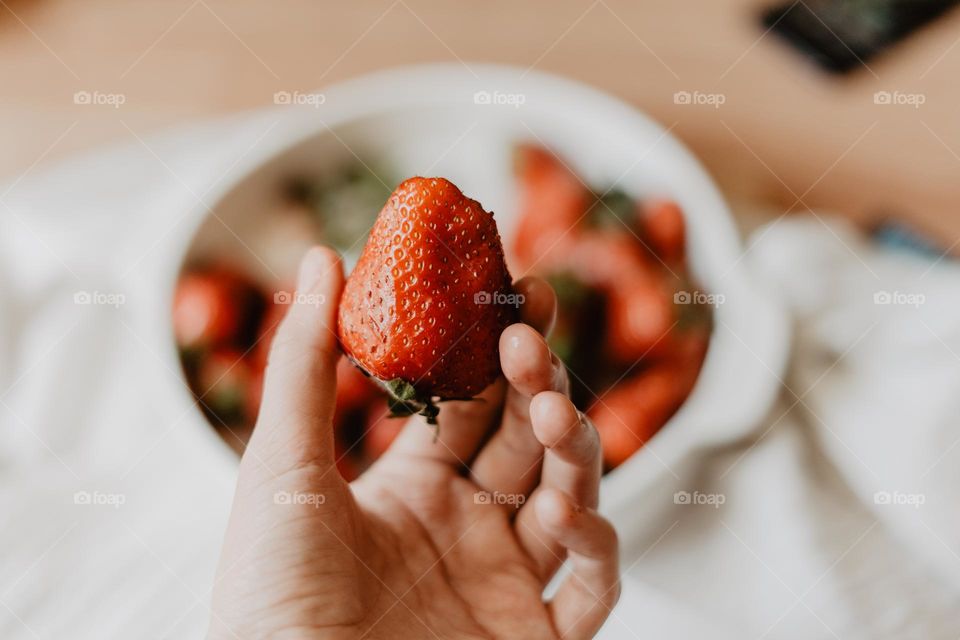 strawberry / red color / yummy raw food / fresh fruit / berry / summertime