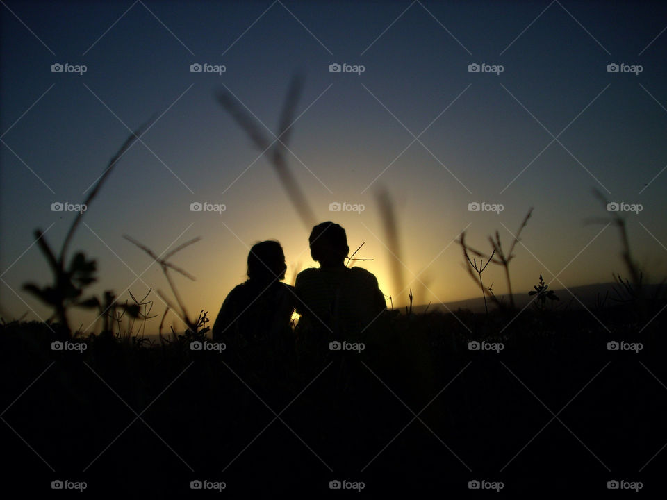 field sunset love couple by sergioesteban