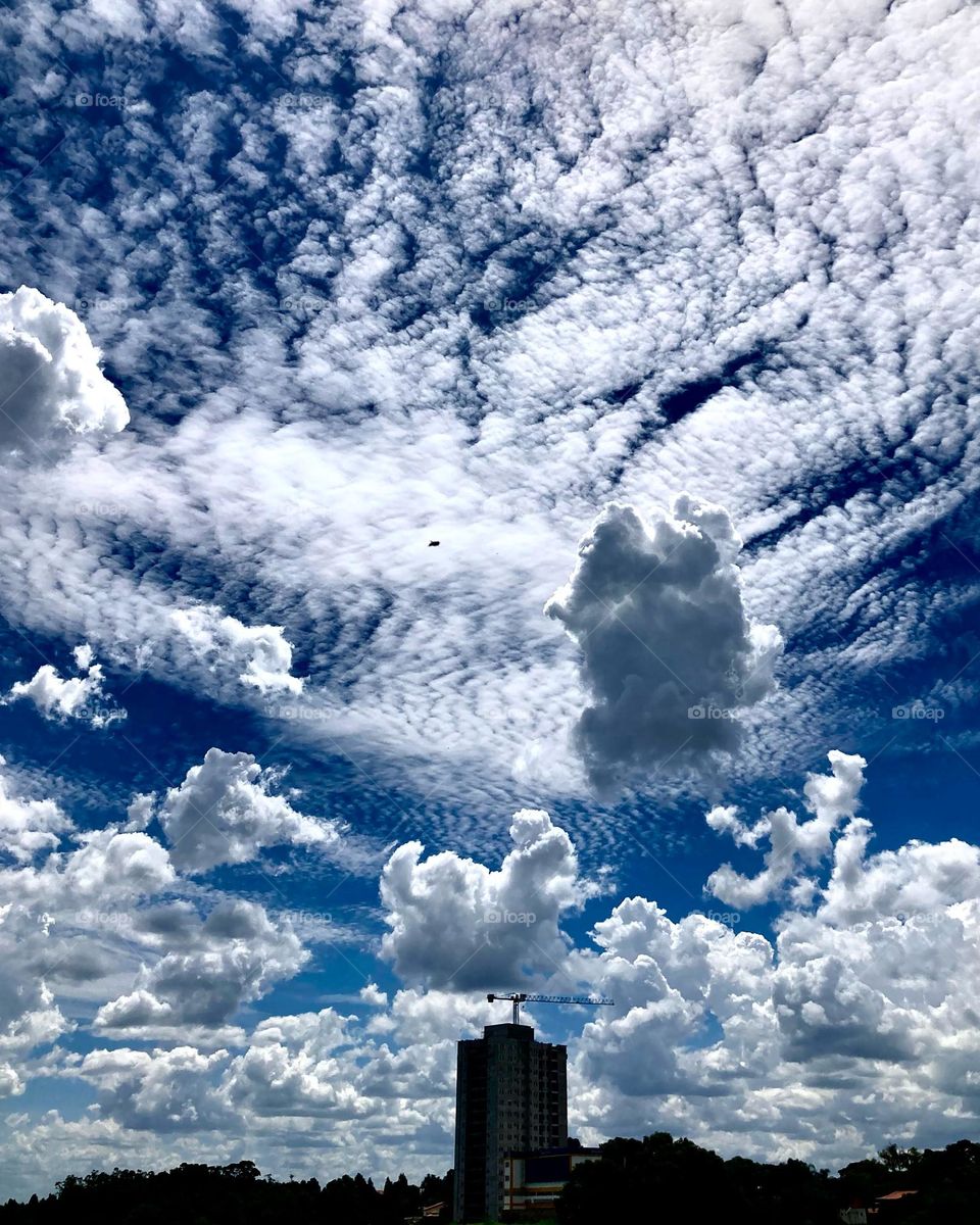 Tarde de muitas nuvens no céu. Ainda assim, tão belo!
Fotografar desestressa…
📸
#FOTOGRAFIAéNOSSOhobby
#sky #céu #natureza #horizonte #fotografia 