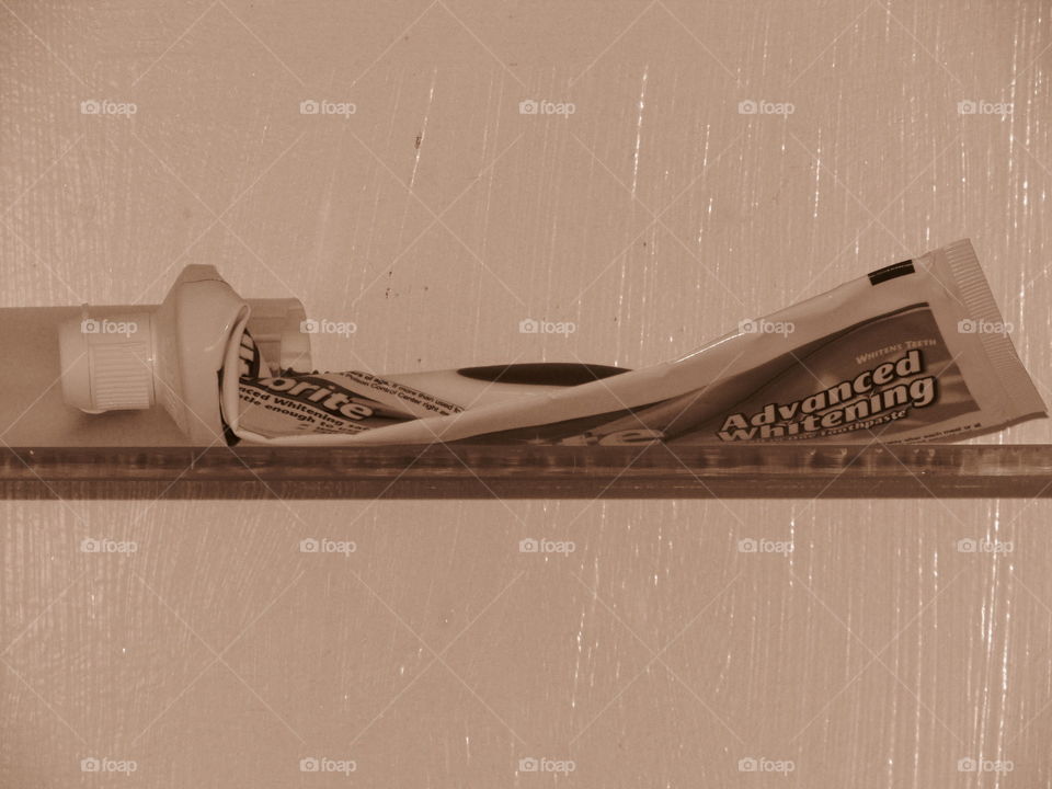 medicine cabinet "toothpaste"