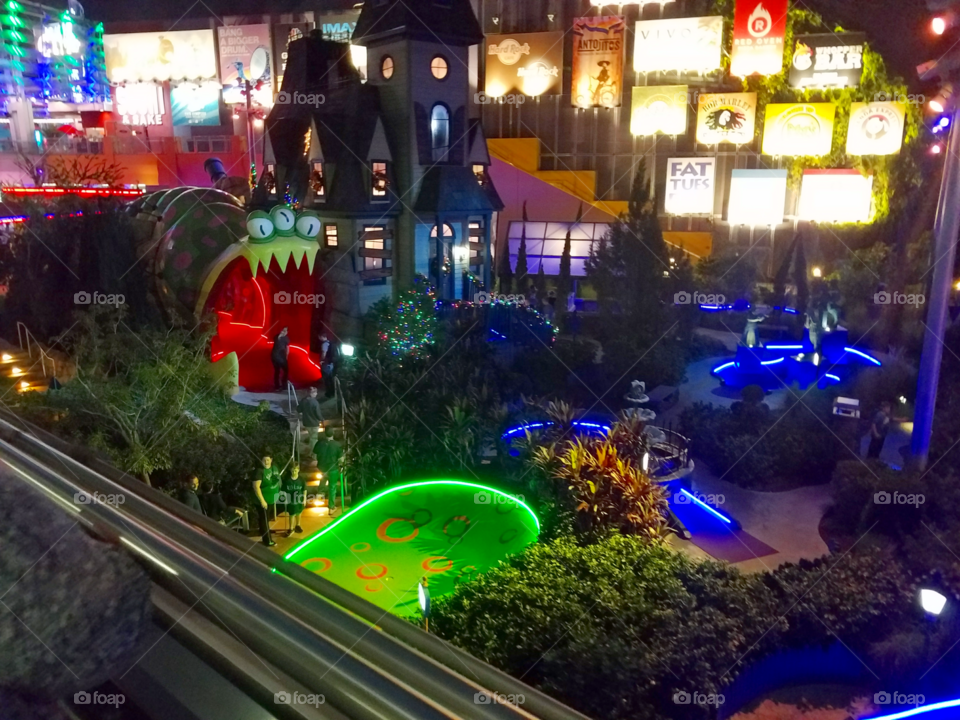 One thing after another, movement here, movement there, colors surrounding and intoxicating