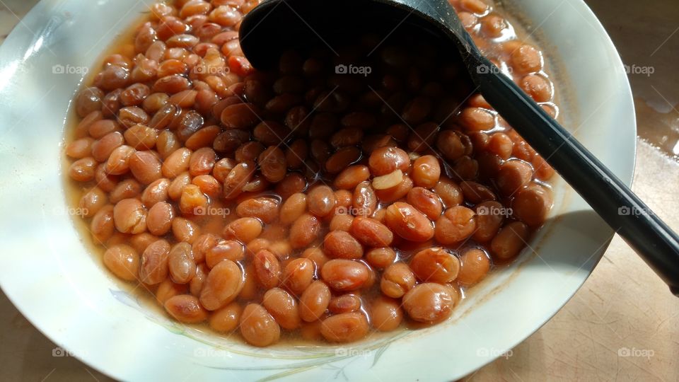 Feijão cozido.
