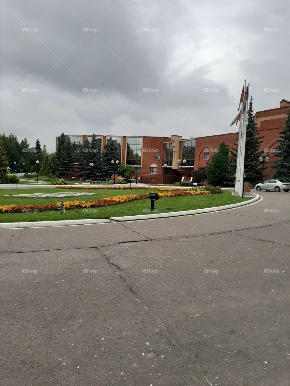 Цертральный   вход.