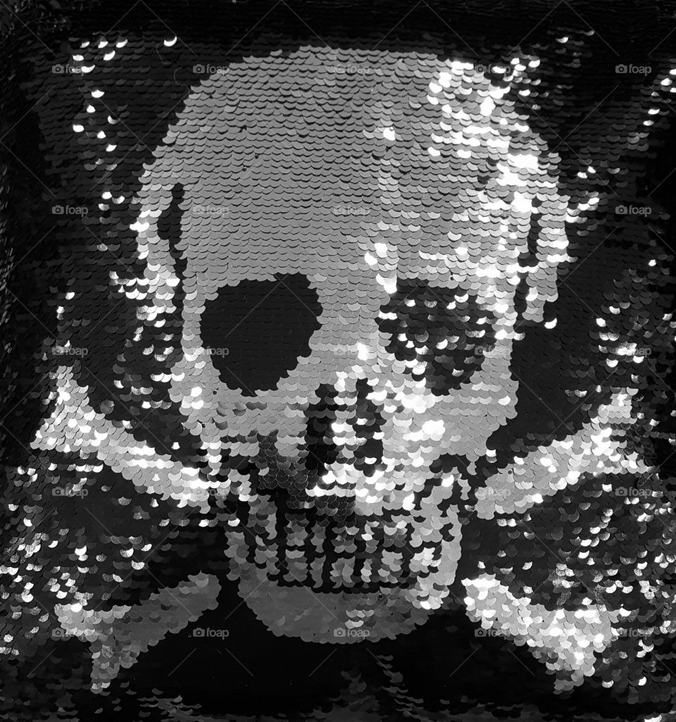 glitter skull grayscale