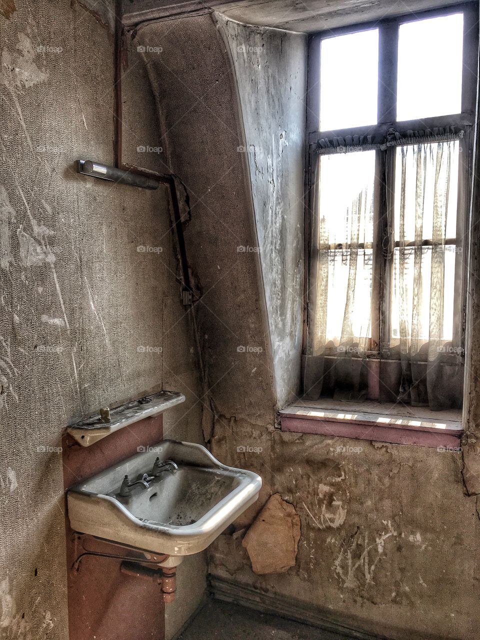 Urbex - old bathroom 
