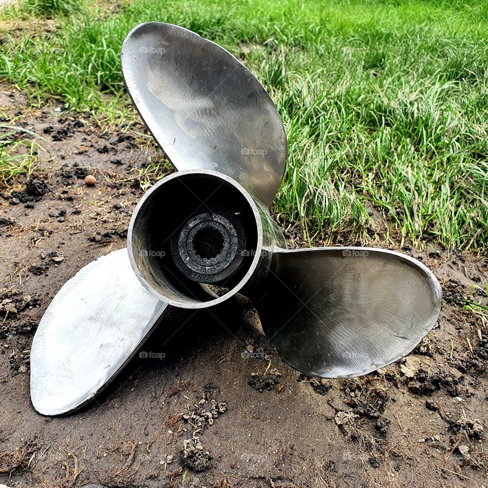 A propeller so that a boat can sail. Powerboat