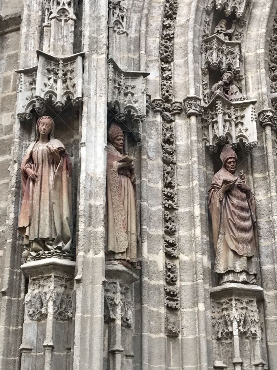 The sunlight was perfect to bring out the colour of the marble in the sculptures on the walls of the Cathedral in Seville! 
