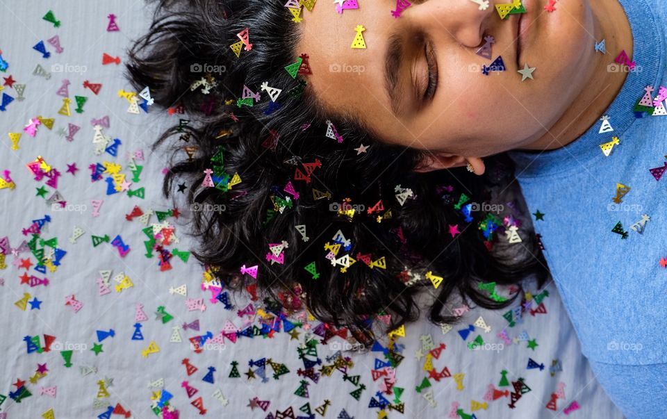 Confetti On Girl, Woman With Colorful Confetti In Hair, Woman Party Animal, Woman At A Party, Beautiful Girl 