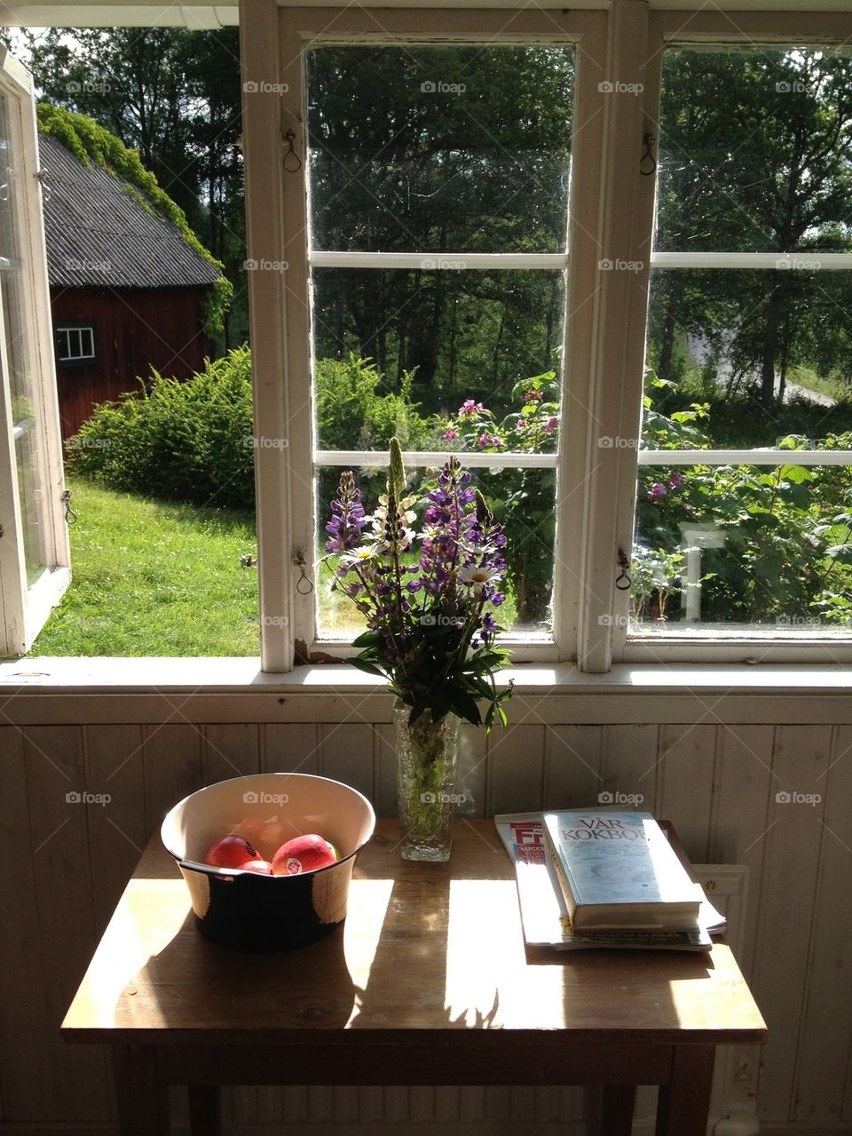 Sommar genom fönstret