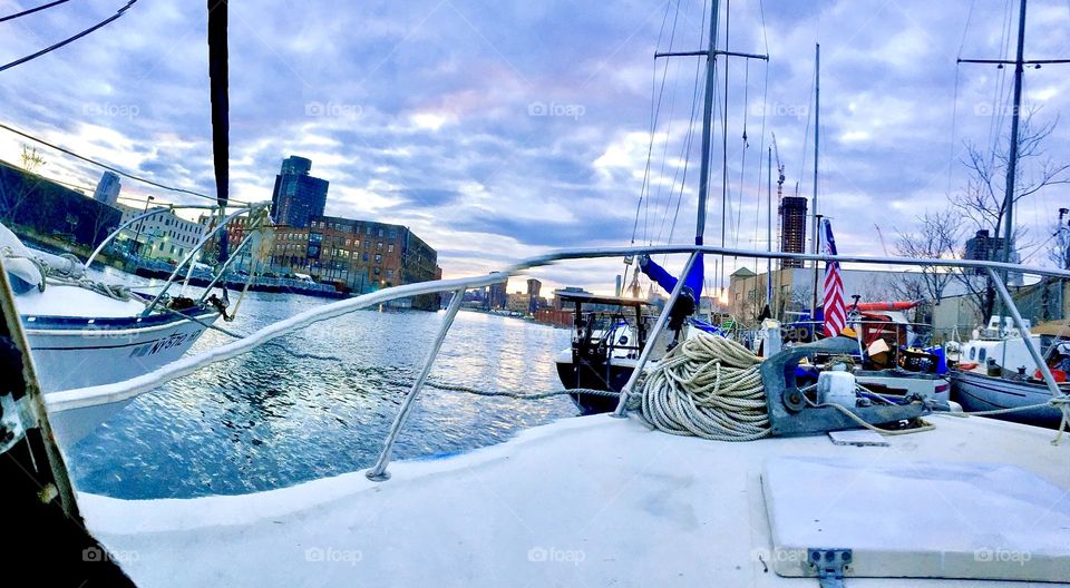A view of Newtown Creek in Long Island City, Queens, NY from aboard the „Salvation“, our sailboat on a cloudy afternoon in 2021. Hypnotic Productions