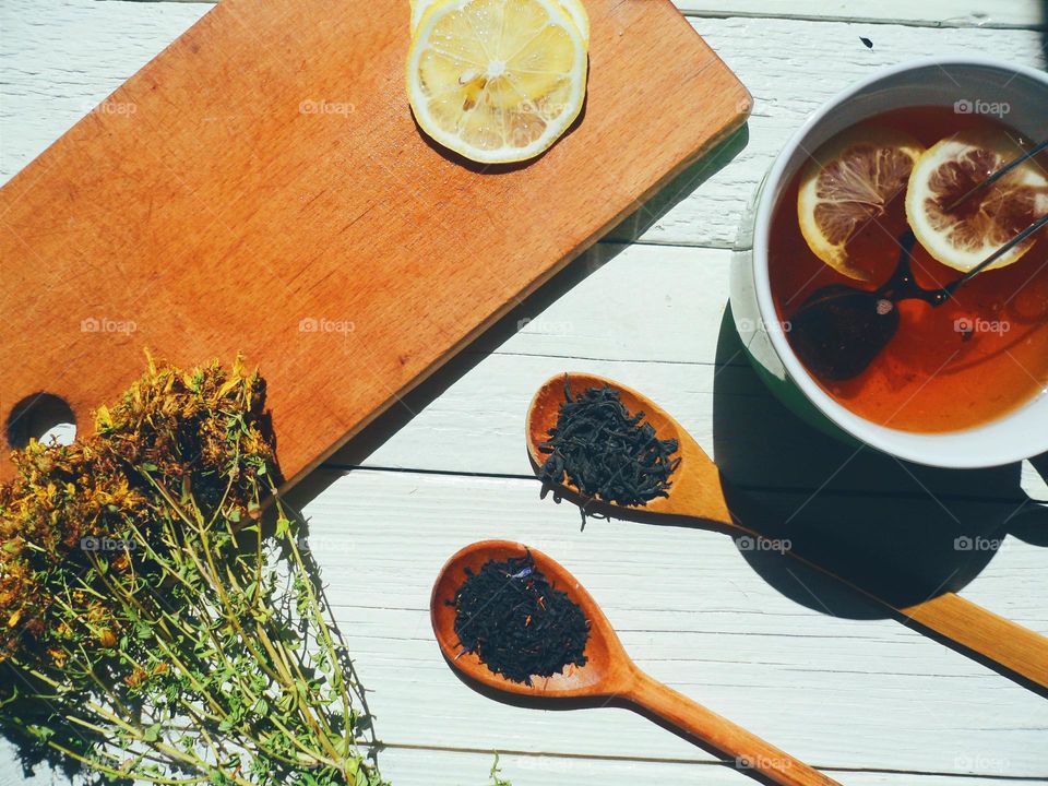 Close up of lemon tea and cutting board