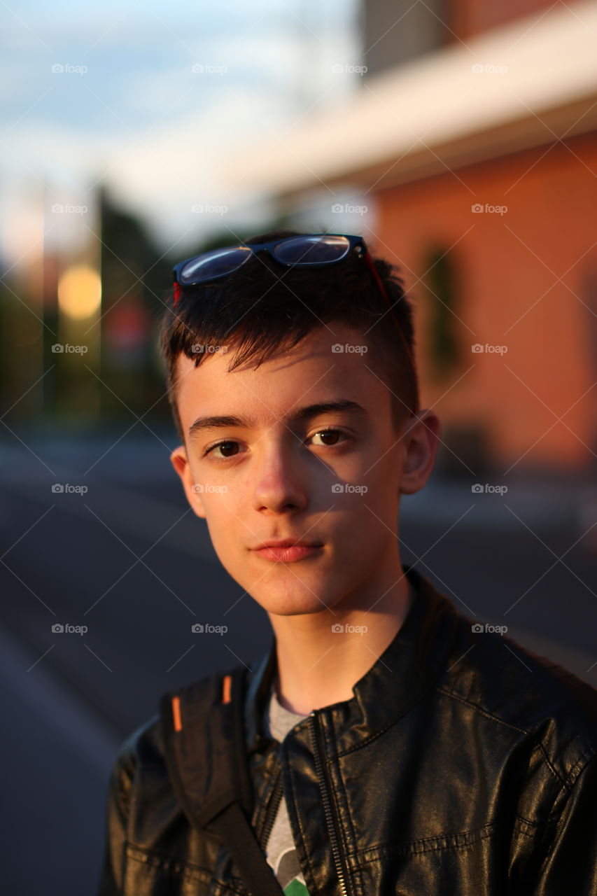 Portrait of teenage boy.