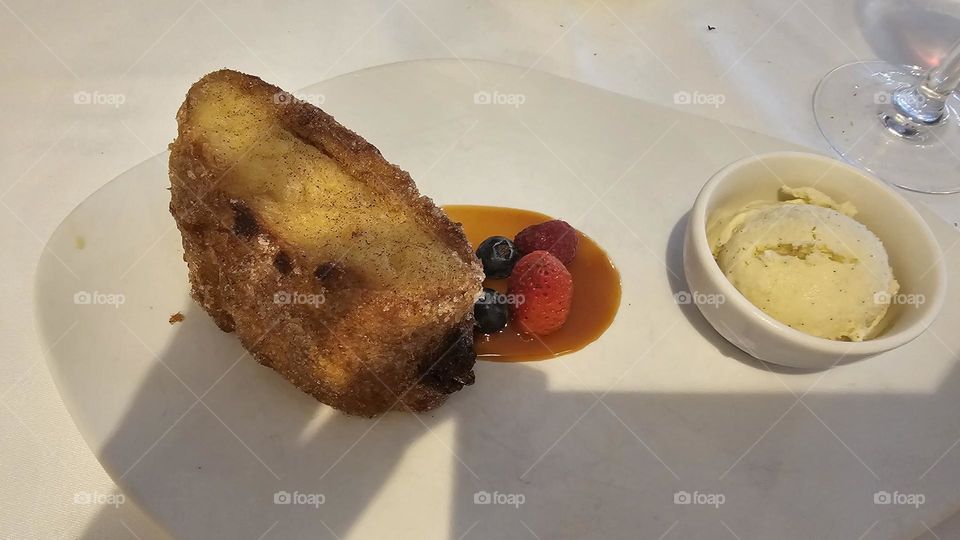 Torrija con helado de Vainilla