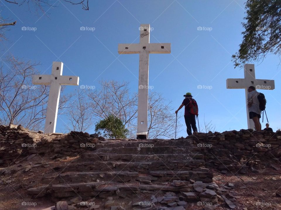 Pligrims at the cross, three crosses representing Jesus crucifixion with two others