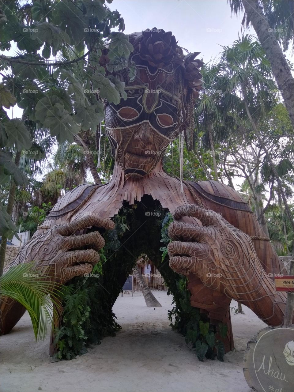 Estatua en tulum, la madre naturaleza