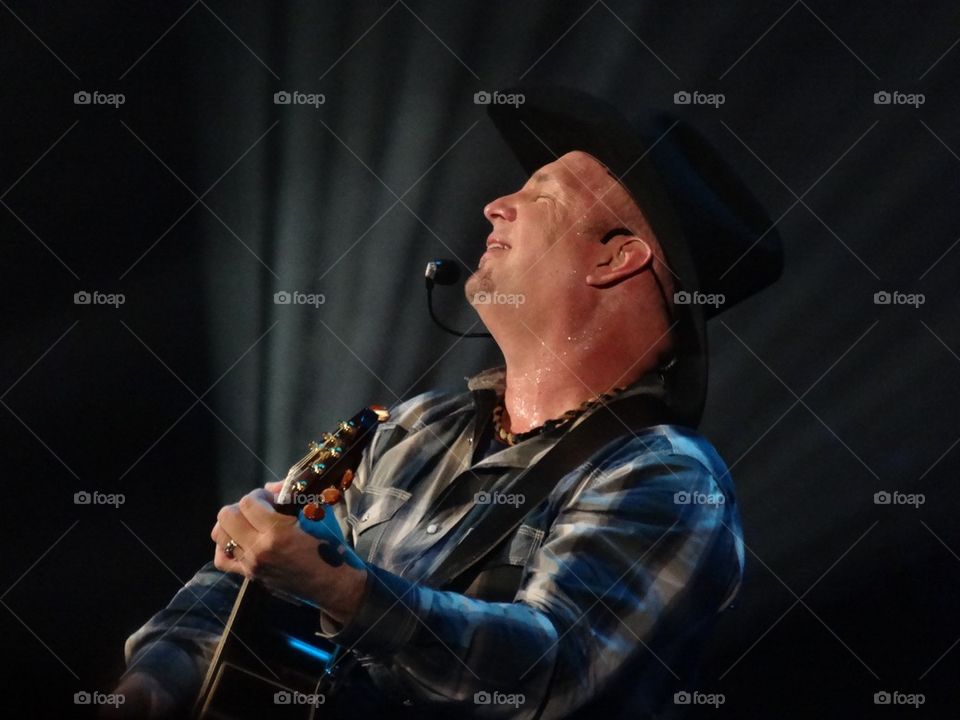 Garth brooks! 